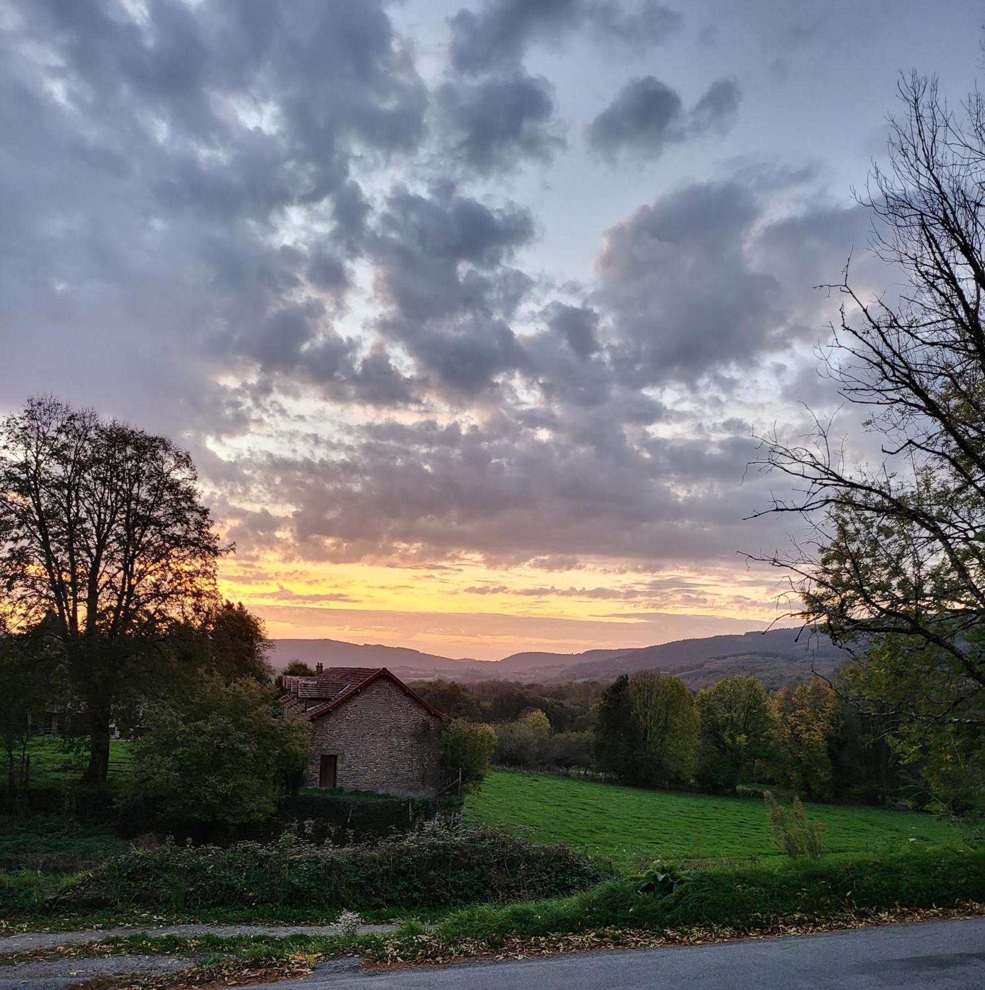 Vue Du Vallon Bersac-sur-Rivalier Экстерьер фото