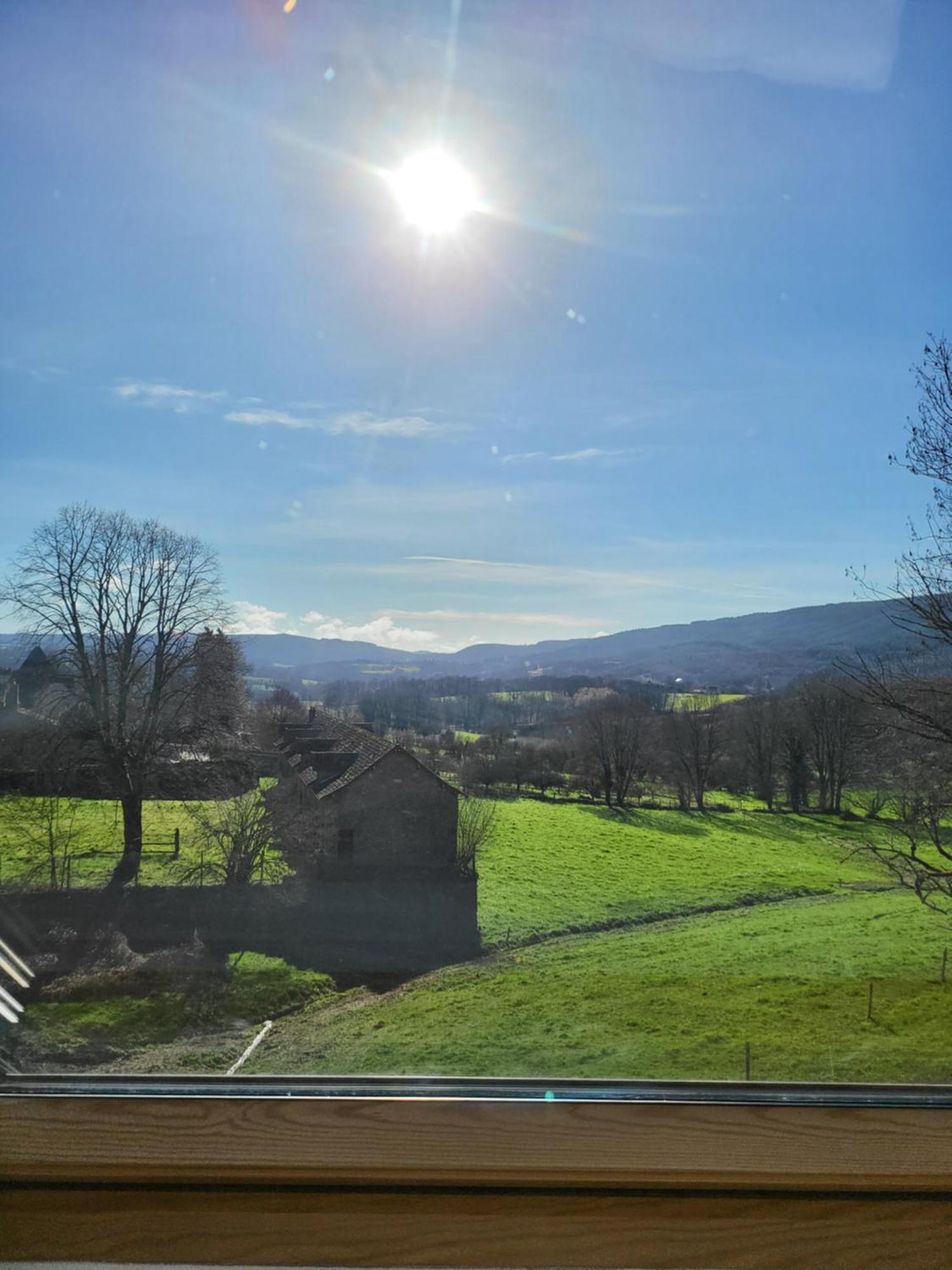 Vue Du Vallon Bersac-sur-Rivalier Экстерьер фото